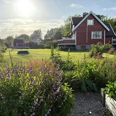 Romantic Country With Fjord Views On Amoy Feriehus